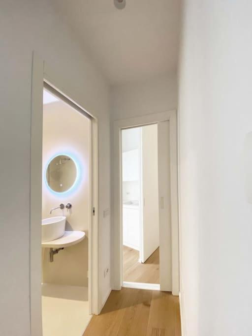 The Window On The Theatre And The Cathedral - Luxury Apartment 코모 외부 사진
