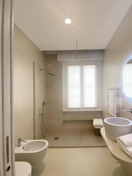 The Window On The Theatre And The Cathedral - Luxury Apartment 코모 외부 사진